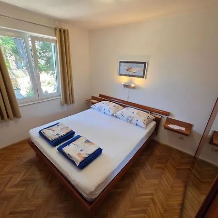 Direkt Am Fuer 2-3 Personen By Interhome Novi Vinodolski