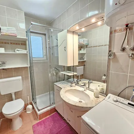 Direkt Am Fuer 2-3 Personen By Interhome Lejlighed Novi Vinodolski